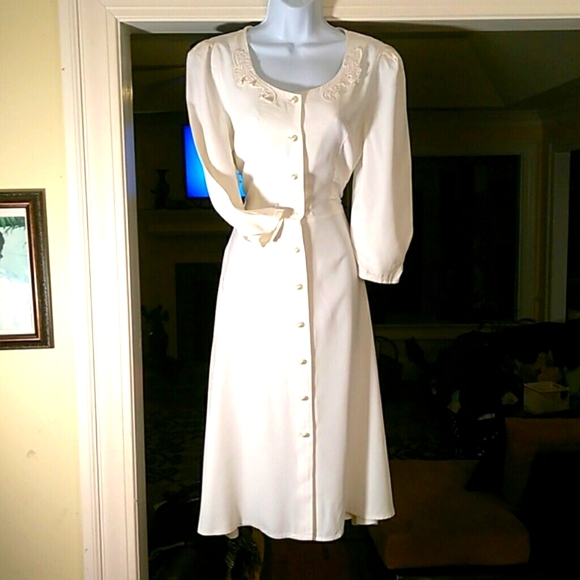 Elizabeth Nicole ladies white dress - Picture 2 of 7